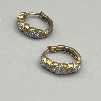LOT 213: Sterling Silver Jewelry - Earrings and Size 6.5 Ring - 12.3 gtw