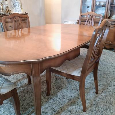 LOT 37: Vintage Dining Room Table with 4 Chairs