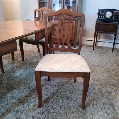 LOT 37: Vintage Dining Room Table with 4 Chairs