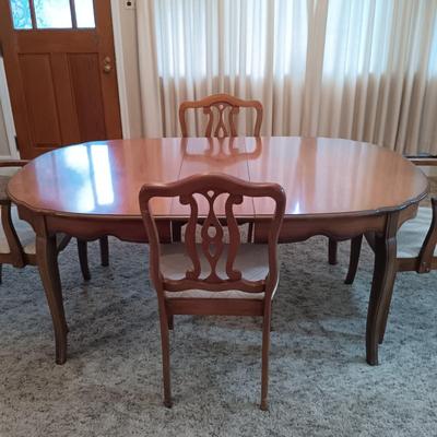 LOT 37: Vintage Dining Room Table with 4 Chairs