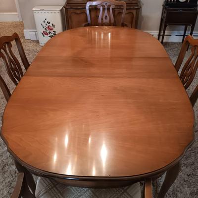 LOT 37: Vintage Dining Room Table with 4 Chairs