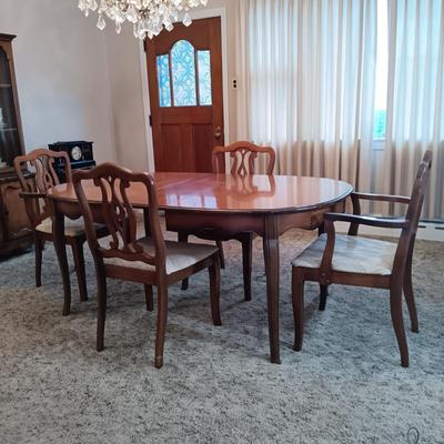 LOT 37: Vintage Dining Room Table with 4 Chairs