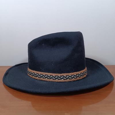 LOT 39: Felt and Straw Cowboy Hats
