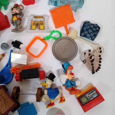 LOT 40: Collection of Vintage Toys and Toy Parts