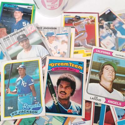 LOT 44: Seven Eleven Baseball Cups and Baseball Trading Cards