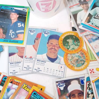 LOT 44: Seven Eleven Baseball Cups and Baseball Trading Cards