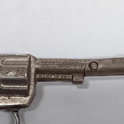 LOT 46: Daisy and Trooper Cap Guns
