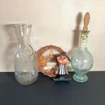 LOT 62: Vintage Italian Themed Collection - Framed Artwork, Philadelphia 9th Street Festival Poster, Angelino Figurine / Ornament, Cafe...