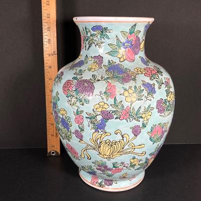 LOT 74: Vintage Hand Painted Famille Rose Asian Vase