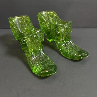 LOT 85: Vintage Boyd Vaseline Glass "Daisey & Button" Bow Slippers, Vintage Hand Painted Trinket Dishes w/Gold Floral...