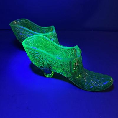 LOT 85: Vintage Boyd Vaseline Glass "Daisey & Button" Bow Slippers, Vintage Hand Painted Trinket Dishes w/Gold Floral...