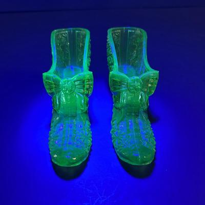 LOT 85: Vintage Boyd Vaseline Glass "Daisey & Button" Bow Slippers, Vintage Hand Painted Trinket Dishes w/Gold Floral...