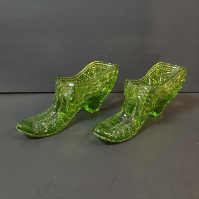 LOT 85: Vintage Boyd Vaseline Glass "Daisey & Button" Bow Slippers, Vintage Hand Painted Trinket Dishes w/Gold Floral...