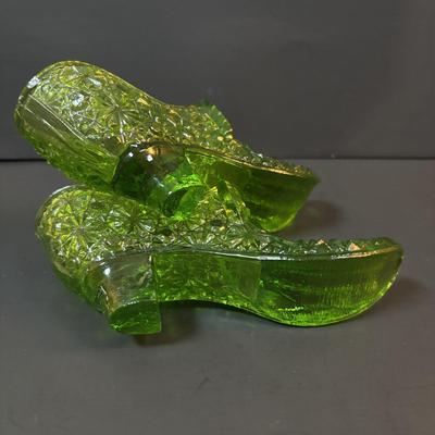 LOT 85: Vintage Boyd Vaseline Glass "Daisey & Button" Bow Slippers, Vintage Hand Painted Trinket Dishes w/Gold Floral...