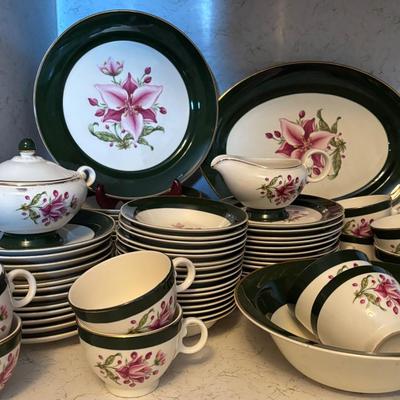 LOT 92: Vintage Taylor Smith and Taylor Appalachian Heirloom China