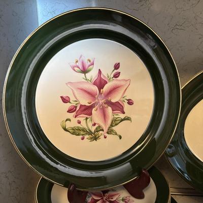 LOT 92: Vintage Taylor Smith and Taylor Appalachian Heirloom China