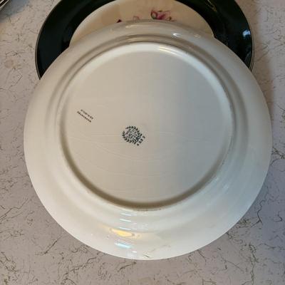 LOT 92: Vintage Taylor Smith and Taylor Appalachian Heirloom China