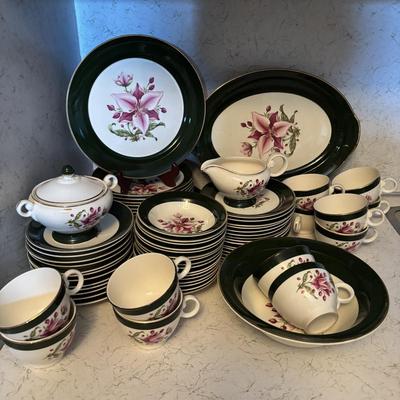 LOT 92: Vintage Taylor Smith and Taylor Appalachian Heirloom China