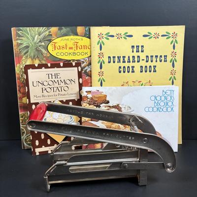 LOT 94: Vintage Kitchen & More: Fire King, Ecko, Pyrex, Buffalo China etc.