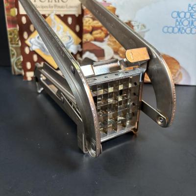 LOT 94: Vintage Kitchen & More: Fire King, Ecko, Pyrex, Buffalo China etc.