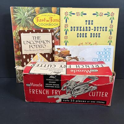 LOT 94: Vintage Kitchen & More: Fire King, Ecko, Pyrex, Buffalo China etc.