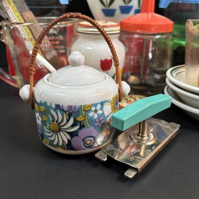 LOT 94: Vintage Kitchen & More: Fire King, Ecko, Pyrex, Buffalo China etc.