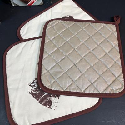 LOT 95: Vintage Indiana Glass "Tree Bark" Glasses, Inarco Fruit Cookie Jar & Creamer, Enamelware Teapot, Pyro-O-Rex,...