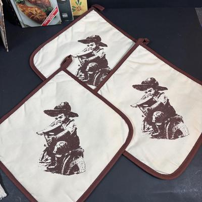 LOT 95: Vintage Indiana Glass "Tree Bark" Glasses, Inarco Fruit Cookie Jar & Creamer, Enamelware Teapot, Pyro-O-Rex,...