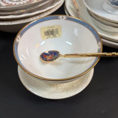 LOT 97: Vintage Teacups & China Collection: Royal Albert, Delft Made in Holland, Depos Limoges, Homer Laughlin, Lenox, Made in...