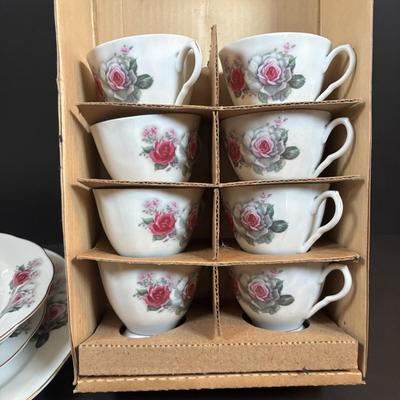LOT 98: Nanjing Pagoda China Pink Roses 45pcs Set