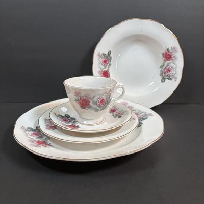 LOT 98: Nanjing Pagoda China Pink Roses 45pcs Set