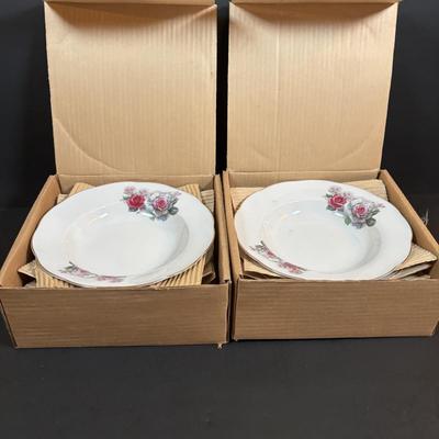 LOT 98: Nanjing Pagoda China Pink Roses 45pcs Set
