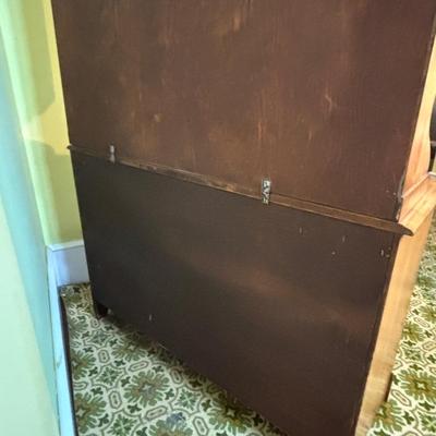 LOT 99: Vintage Maple Hutch