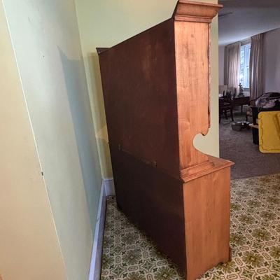 LOT 99: Vintage Maple Hutch