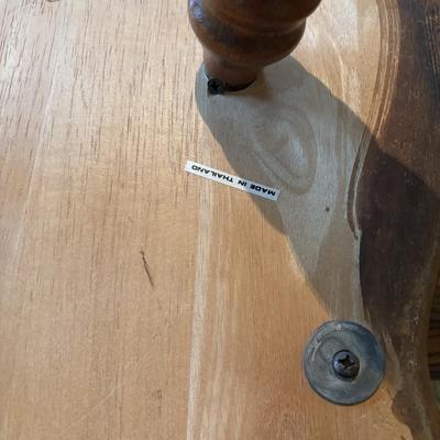 LOT 100: Classic Dinning Table w/6 Oak Chairs