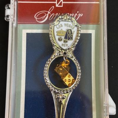 LOT 103: Vintage Souvenir Collectibles & More