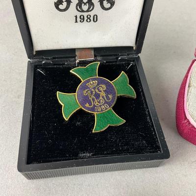 S848 Mardi Gras Mystic Club & Ducal Pins and Pill Box