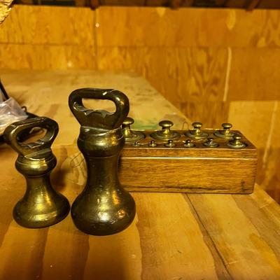 Z781 Antique Set Of Solid Brass Scale Weights