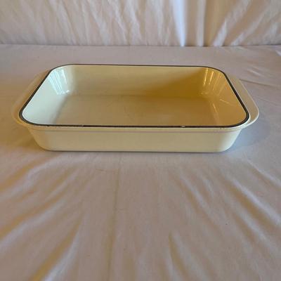 Le Creuset Stoneware Pie Dish & Enameled Cast Iron Baking Dish (LR-MG)