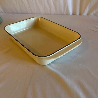 Le Creuset Stoneware Pie Dish & Enameled Cast Iron Baking Dish (LR-MG)