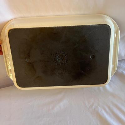 Le Creuset Stoneware Pie Dish & Enameled Cast Iron Baking Dish (LR-MG)