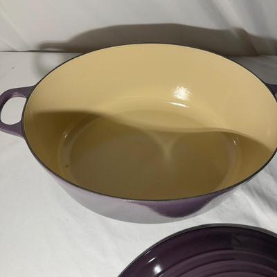 Le Creuset 'Cassis' Oval Dutch Oven (LR-MG)