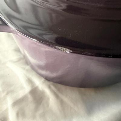 Le Creuset 'Cassis' Oval Dutch Oven (LR-MG)