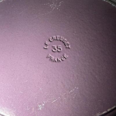 Le Creuset 'Cassis' Oval Dutch Oven (LR-MG)