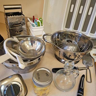 Assorted Stainless Kitchen Utensils & More (K-JS)