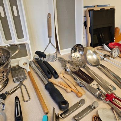 Assorted Stainless Kitchen Utensils & More (K-JS)