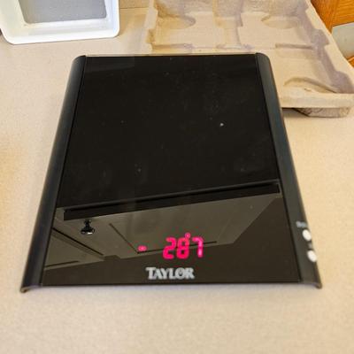 Assorted Stainless Kitchen Utensils & More (K-JS)