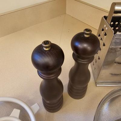 Assorted Stainless Kitchen Utensils & More (K-JS)