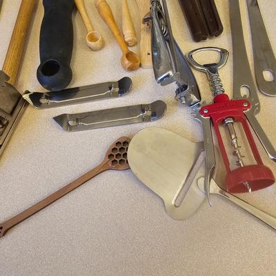 Assorted Stainless Kitchen Utensils & More (K-JS)