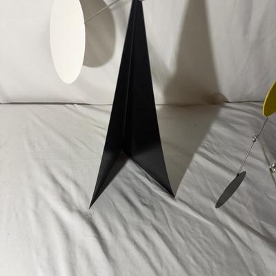 Ekko Standing Circles Desktop Mobile (LR-MG)